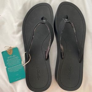 OluKai black wedge sandals size 9